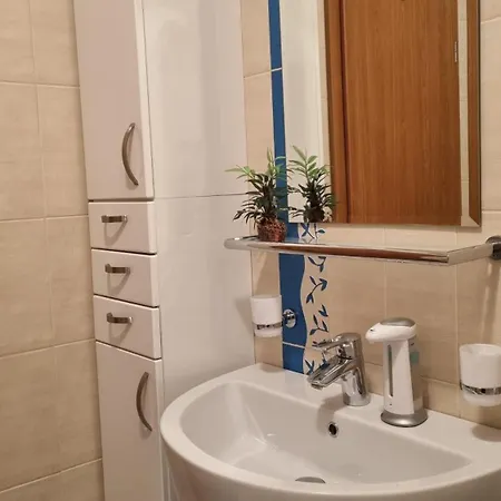 Apartment Domino