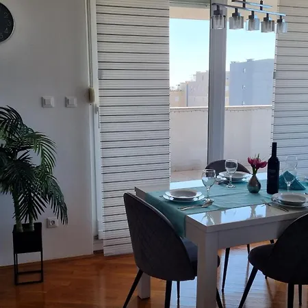 Apartment Domino Split