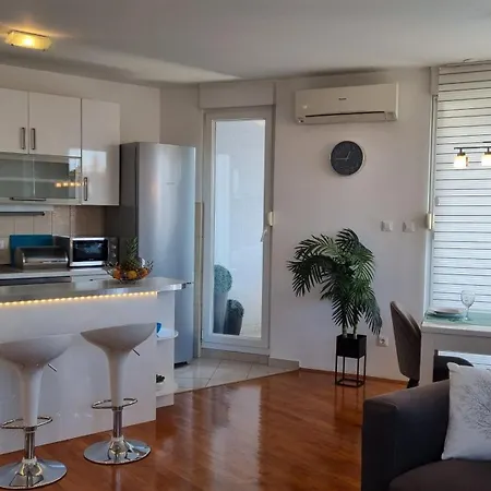 Apartment Domino *