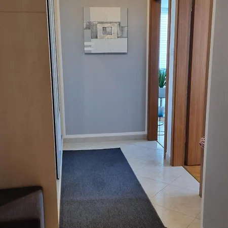 Apartment Domino
