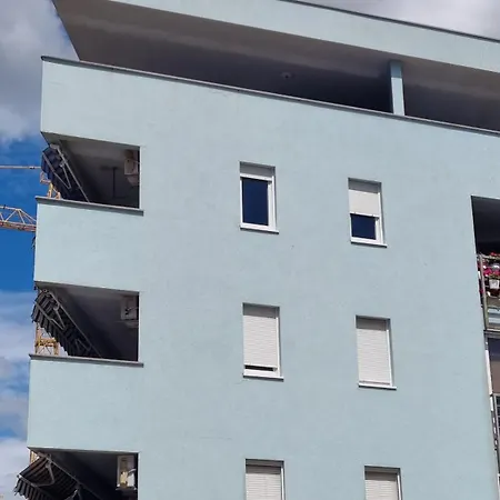 Apartment Domino Split